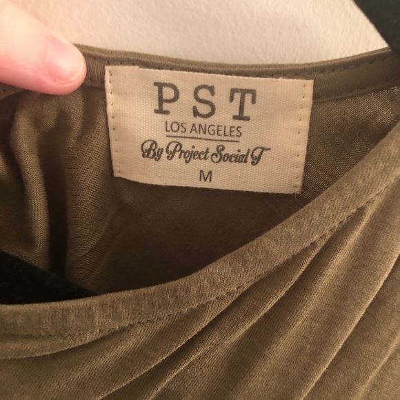 Green long shirt/tunic with opening in back - Picture 4 of 5